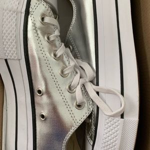 Silver platform converse